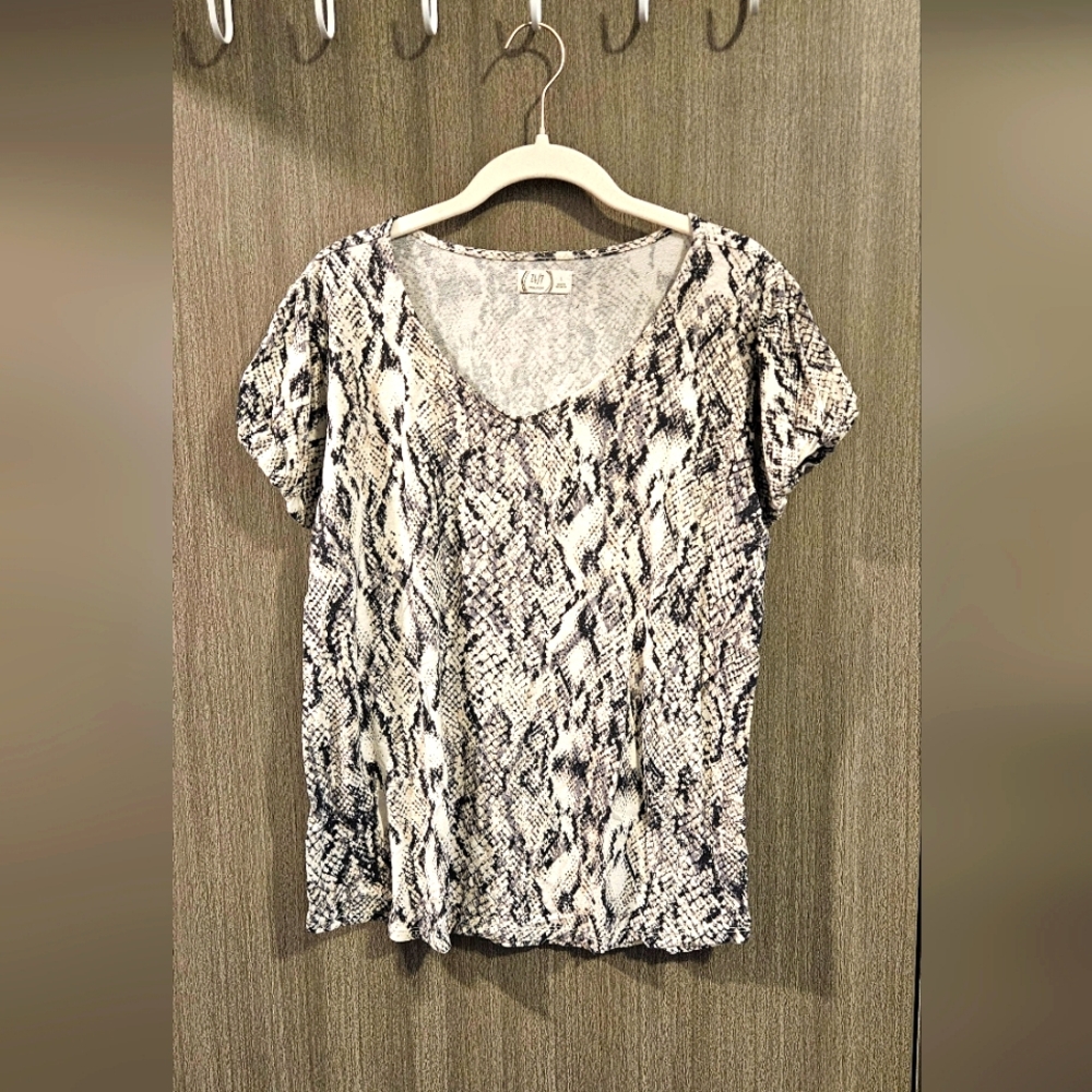 Large Maurices Animal Snake Print Bubble Sleeve Tee